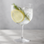 Copo de gin em PS 580ml com gin tónico, gelo, limão e alecrim — RAS Embalagens