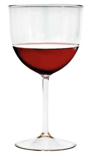 Copo de vinho descartável 270 ml com vinho tinto, sobre fundo branco