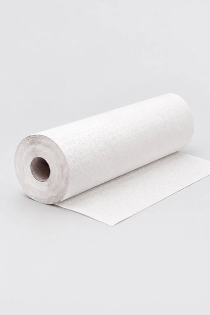 Rolo de toalha de mesa de papel ligeiramente desenrolado, mostrando o gofrado