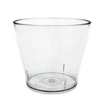 Copo mini degustação 70 ml transparente com sobremesa cremosa em close-up — RAS Embalagens