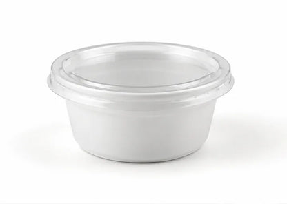Taça plástica branca 200ml com tampa transparente, vista de frente sobre fundo branco — RAS Embalagens