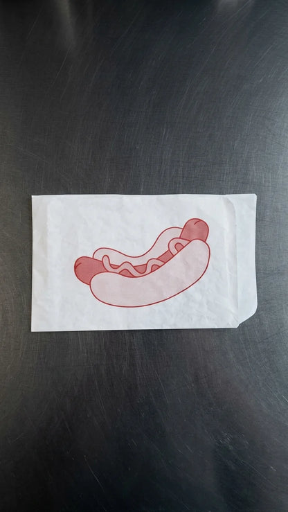 Cachorro-quente num saco de papel para take-away, plano aproximado