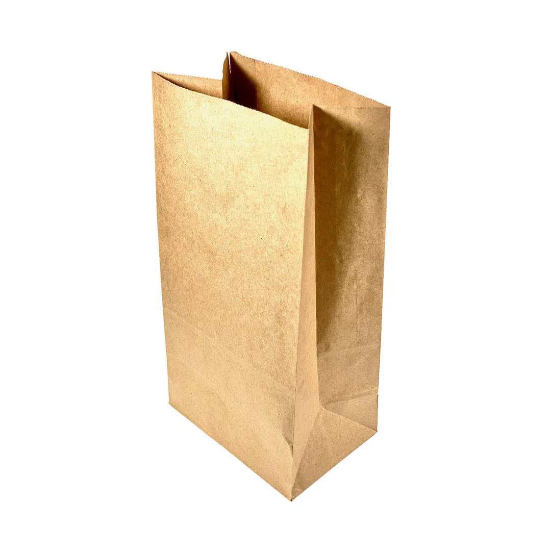 Saco de papel tipo americano 20+12x37,5 cm em kraft castanho, aberto, sobre fundo branco