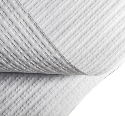 Pormenor da textura em relevo de uma toalha de papel para mesa branca